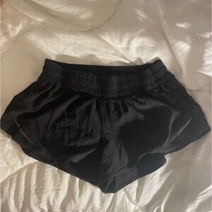 Lululemon Hotty Hot Short, size 6